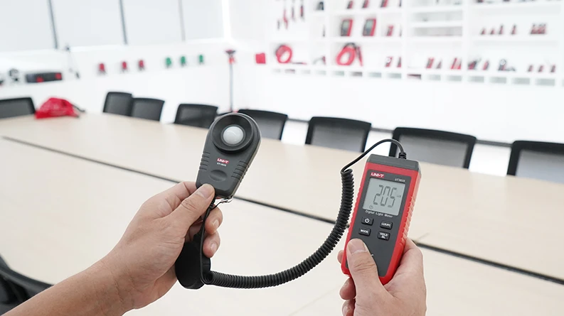 Có nên sử dụng máy đo ánh sáng của hãng UNI-T?